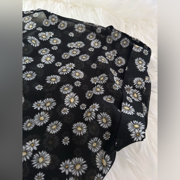 Suzy Shier Top - Picture 3 of 16